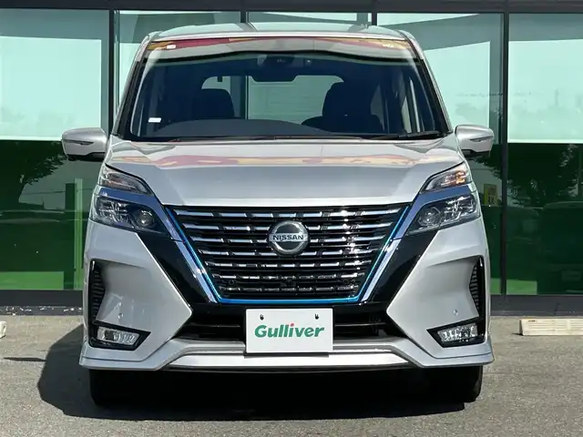 日産 セレナ e－パワー ハイウェイスター V 和歌山県 2020(令2)年 0.8万km ブリリアントシルバー 純正１０インチナビ/全方位カメラ/フルセグTV/衝突軽減ブレーキ/レーダークルコン/前後コーナーセンサー/オートライト/ドラレコ/ETC/社外フリップダウンモニター/両側パワスラ/ハンズフリーオートスライド/LEDヘッドライト/フォグランプ/オートホールド
