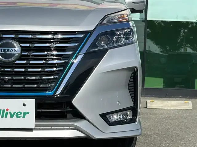 日産 セレナ e－パワー ハイウェイスター V 和歌山県 2020(令2)年 0.8万km ブリリアントシルバー 純正１０インチナビ/全方位カメラ/フルセグTV/衝突軽減ブレーキ/レーダークルコン/前後コーナーセンサー/オートライト/ドラレコ/ETC/社外フリップダウンモニター/両側パワスラ/ハンズフリーオートスライド/LEDヘッドライト/フォグランプ/オートホールド