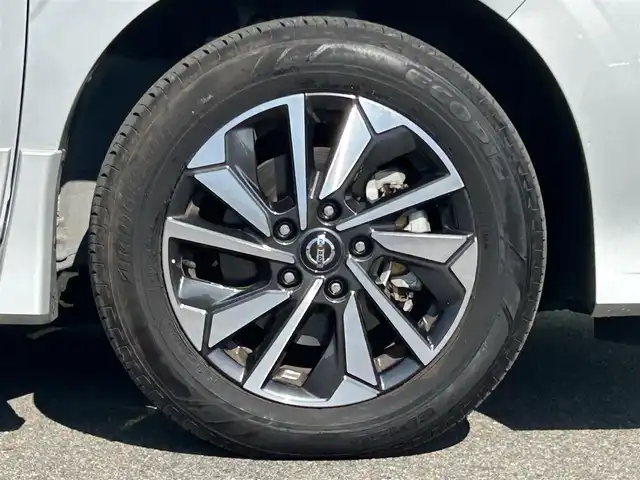 日産 セレナ e－パワー ハイウェイスター V 和歌山県 2020(令2)年 0.8万km ブリリアントシルバー 純正１０インチナビ/全方位カメラ/フルセグTV/衝突軽減ブレーキ/レーダークルコン/前後コーナーセンサー/オートライト/ドラレコ/ETC/社外フリップダウンモニター/両側パワスラ/ハンズフリーオートスライド/LEDヘッドライト/フォグランプ/オートホールド