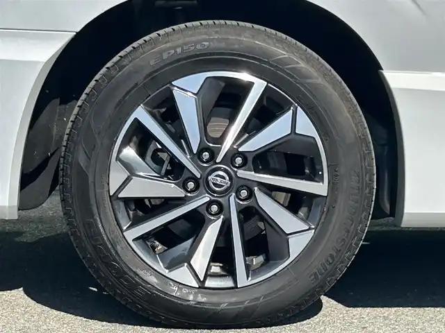 日産 セレナ e－パワー ハイウェイスター V 和歌山県 2020(令2)年 0.8万km ブリリアントシルバー 純正１０インチナビ/全方位カメラ/フルセグTV/衝突軽減ブレーキ/レーダークルコン/前後コーナーセンサー/オートライト/ドラレコ/ETC/社外フリップダウンモニター/両側パワスラ/ハンズフリーオートスライド/LEDヘッドライト/フォグランプ/オートホールド