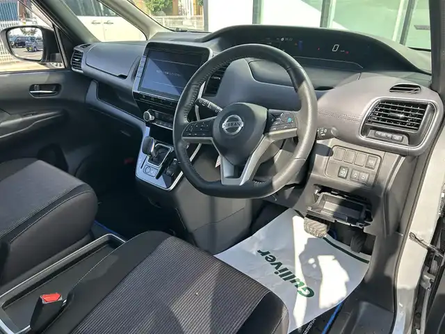 日産 セレナ e－パワー ハイウェイスター V 和歌山県 2020(令2)年 0.8万km ブリリアントシルバー 純正１０インチナビ/全方位カメラ/フルセグTV/衝突軽減ブレーキ/レーダークルコン/前後コーナーセンサー/オートライト/ドラレコ/ETC/社外フリップダウンモニター/両側パワスラ/ハンズフリーオートスライド/LEDヘッドライト/フォグランプ/オートホールド