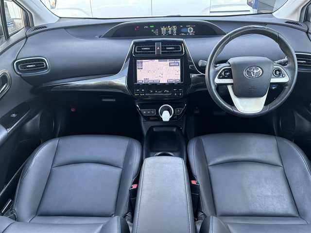 トヨタ プリウス S ツーリングセレクション 愛知県 2016(平28)年 3.9万km ホワイトパールクリスタルシャイン /禁煙//ワンオーナー//モデリスタエアロ（フロント、サイド、リア）//モデリスタ18AW//黒革シート//シートヒーター（前席）//純正ナビ（DSZT-YC4T）//CD/DVD/BT/フルセグ/MSV/TVキャンセラー//バックカメラ//ビルトインETC//LEDオートライト//LEDフォグランプ//LEDルームランプ//オートリトラウィンカーミラー//本革巻きステアリング//ステアリングスイッチ//横滑り防止装置//盗難防止装置//純正フロアマット//純正ドアバイザー//スペアスマートキー//新車時保証書//取扱説明書//ナビ取扱説明書//ディーラー記録簿　H28/H29/H30/R2//記録簿　R7//サマータイヤ付純正AW積込