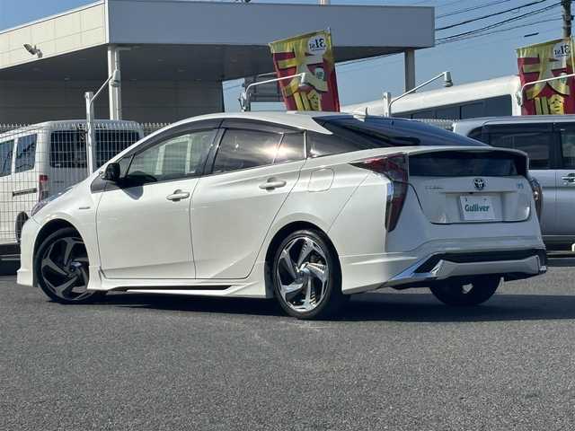 トヨタ プリウス S ツーリングセレクション 愛知県 2016(平28)年 3.9万km ホワイトパールクリスタルシャイン /禁煙//ワンオーナー//モデリスタエアロ（フロント、サイド、リア）//モデリスタ18AW//黒革シート//シートヒーター（前席）//純正ナビ（DSZT-YC4T）//CD/DVD/BT/フルセグ/MSV/TVキャンセラー//バックカメラ//ビルトインETC//LEDオートライト//LEDフォグランプ//LEDルームランプ//オートリトラウィンカーミラー//本革巻きステアリング//ステアリングスイッチ//横滑り防止装置//盗難防止装置//純正フロアマット//純正ドアバイザー//スペアスマートキー//新車時保証書//取扱説明書//ナビ取扱説明書//ディーラー記録簿　H28/H29/H30/R2//記録簿　R7//サマータイヤ付純正AW積込