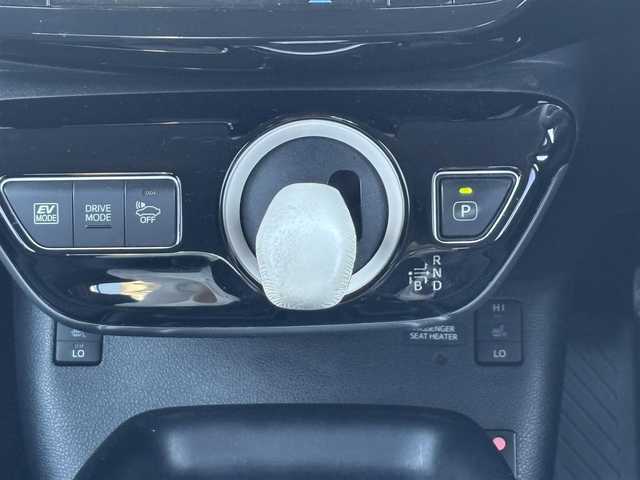 トヨタ プリウス S ツーリングセレクション 愛知県 2016(平28)年 3.9万km ホワイトパールクリスタルシャイン /禁煙//ワンオーナー//モデリスタエアロ（フロント、サイド、リア）//モデリスタ18AW//黒革シート//シートヒーター（前席）//純正ナビ（DSZT-YC4T）//CD/DVD/BT/フルセグ/MSV/TVキャンセラー//バックカメラ//ビルトインETC//LEDオートライト//LEDフォグランプ//LEDルームランプ//オートリトラウィンカーミラー//本革巻きステアリング//ステアリングスイッチ//横滑り防止装置//盗難防止装置//純正フロアマット//純正ドアバイザー//スペアスマートキー//新車時保証書//取扱説明書//ナビ取扱説明書//ディーラー記録簿　H28/H29/H30/R2//記録簿　R7//サマータイヤ付純正AW積込