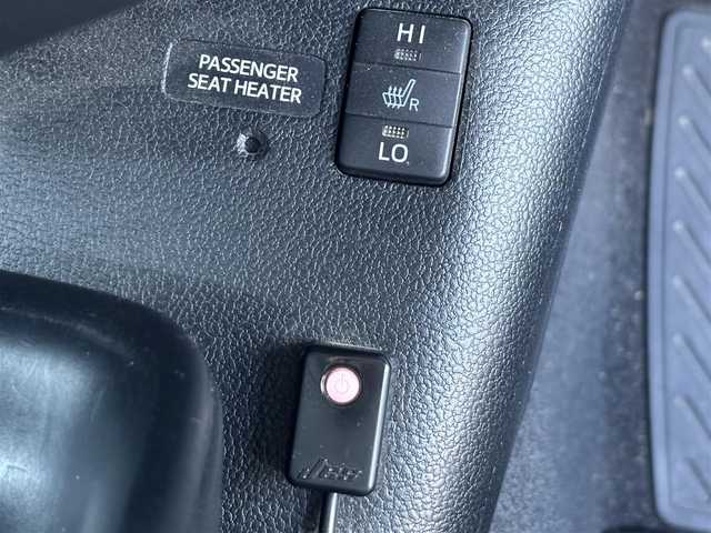 トヨタ プリウス S ツーリングセレクション 愛知県 2016(平28)年 3.9万km ホワイトパールクリスタルシャイン /禁煙//ワンオーナー//モデリスタエアロ（フロント、サイド、リア）//モデリスタ18AW//黒革シート//シートヒーター（前席）//純正ナビ（DSZT-YC4T）//CD/DVD/BT/フルセグ/MSV/TVキャンセラー//バックカメラ//ビルトインETC//LEDオートライト//LEDフォグランプ//LEDルームランプ//オートリトラウィンカーミラー//本革巻きステアリング//ステアリングスイッチ//横滑り防止装置//盗難防止装置//純正フロアマット//純正ドアバイザー//スペアスマートキー//新車時保証書//取扱説明書//ナビ取扱説明書//ディーラー記録簿　H28/H29/H30/R2//記録簿　R7//サマータイヤ付純正AW積込