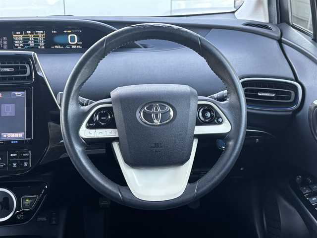 トヨタ プリウス S ツーリングセレクション 愛知県 2016(平28)年 3.9万km ホワイトパールクリスタルシャイン /禁煙//ワンオーナー//モデリスタエアロ（フロント、サイド、リア）//モデリスタ18AW//黒革シート//シートヒーター（前席）//純正ナビ（DSZT-YC4T）//CD/DVD/BT/フルセグ/MSV/TVキャンセラー//バックカメラ//ビルトインETC//LEDオートライト//LEDフォグランプ//LEDルームランプ//オートリトラウィンカーミラー//本革巻きステアリング//ステアリングスイッチ//横滑り防止装置//盗難防止装置//純正フロアマット//純正ドアバイザー//スペアスマートキー//新車時保証書//取扱説明書//ナビ取扱説明書//ディーラー記録簿　H28/H29/H30/R2//記録簿　R7//サマータイヤ付純正AW積込