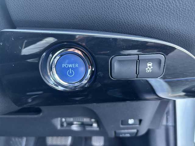 トヨタ プリウス S ツーリングセレクション 愛知県 2016(平28)年 3.9万km ホワイトパールクリスタルシャイン /禁煙//ワンオーナー//モデリスタエアロ（フロント、サイド、リア）//モデリスタ18AW//黒革シート//シートヒーター（前席）//純正ナビ（DSZT-YC4T）//CD/DVD/BT/フルセグ/MSV/TVキャンセラー//バックカメラ//ビルトインETC//LEDオートライト//LEDフォグランプ//LEDルームランプ//オートリトラウィンカーミラー//本革巻きステアリング//ステアリングスイッチ//横滑り防止装置//盗難防止装置//純正フロアマット//純正ドアバイザー//スペアスマートキー//新車時保証書//取扱説明書//ナビ取扱説明書//ディーラー記録簿　H28/H29/H30/R2//記録簿　R7//サマータイヤ付純正AW積込