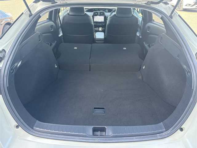 トヨタ プリウス S ツーリングセレクション 愛知県 2016(平28)年 3.9万km ホワイトパールクリスタルシャイン /禁煙//ワンオーナー//モデリスタエアロ（フロント、サイド、リア）//モデリスタ18AW//黒革シート//シートヒーター（前席）//純正ナビ（DSZT-YC4T）//CD/DVD/BT/フルセグ/MSV/TVキャンセラー//バックカメラ//ビルトインETC//LEDオートライト//LEDフォグランプ//LEDルームランプ//オートリトラウィンカーミラー//本革巻きステアリング//ステアリングスイッチ//横滑り防止装置//盗難防止装置//純正フロアマット//純正ドアバイザー//スペアスマートキー//新車時保証書//取扱説明書//ナビ取扱説明書//ディーラー記録簿　H28/H29/H30/R2//記録簿　R7//サマータイヤ付純正AW積込