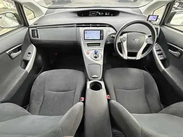 トヨタ プリウス S ツーリングセレクション 群馬県 2014(平26)年 9.6万km ホワイトパールクリスタルシャイン (株)IDOMが運営する【じしゃロン伊勢崎店】の自社ローン専用車両になりますこちらは現金またはオートローンご利用時の価格です。自社ローンご希望の方は別途その旨お申付け下さい/純正SDナビゲーション/バックカメラ/CD/DVD/SD/BT/DTV/ビルトインETC/LEDヘッドライト/フォグライト/オートライト/ドアバイザー/純正フロアマット