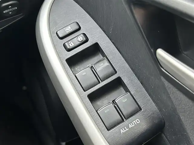 トヨタ プリウス S ツーリングセレクション 群馬県 2014(平26)年 9.6万km ホワイトパールクリスタルシャイン (株)IDOMが運営する【じしゃロン伊勢崎店】の自社ローン専用車両になりますこちらは現金またはオートローンご利用時の価格です。自社ローンご希望の方は別途その旨お申付け下さい/純正SDナビゲーション/バックカメラ/CD/DVD/SD/BT/DTV/ビルトインETC/LEDヘッドライト/フォグライト/オートライト/ドアバイザー/純正フロアマット