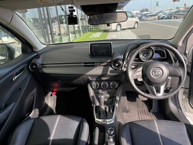 マツダ デミオ 13S ブラックレザーリミテッド 愛知県 2016(平28)年 3.1万km スノーフレイクホワイトパールマイカ 純正ナビ　SDカードなし/シートヒーター/バックカメラ/ヘッドアップディスプレイ/純正アルミホイール/LEDヘッドライト/ドライブレコーダー/ETC/フルセグ/CD DVD/Bluetooth/ステアリングスイッチ/スマートキー/プッシュスタート