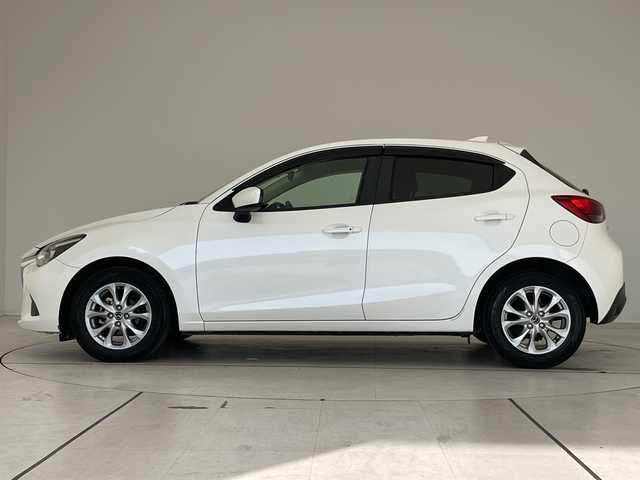 マツダ デミオ 13S ブラックレザーリミテッド 愛知県 2016(平28)年 3.1万km スノーフレイクホワイトパールマイカ 純正ナビ　SDカードなし/シートヒーター/バックカメラ/ヘッドアップディスプレイ/純正アルミホイール/LEDヘッドライト/ドライブレコーダー/ETC/フルセグ/CD DVD/Bluetooth/ステアリングスイッチ/スマートキー/プッシュスタート