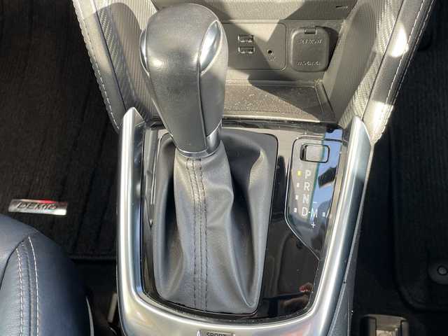 マツダ デミオ 13S ブラックレザーリミテッド 愛知県 2016(平28)年 3.1万km スノーフレイクホワイトパールマイカ 純正ナビ　SDカードなし/シートヒーター/バックカメラ/ヘッドアップディスプレイ/純正アルミホイール/LEDヘッドライト/ドライブレコーダー/ETC/フルセグ/CD DVD/Bluetooth/ステアリングスイッチ/スマートキー/プッシュスタート