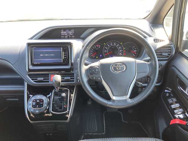 トヨタ ヴォクシー ZS 煌 佐賀県 2018(平30)年 7.5万km ブラック Stradaナビ/ALPINEフリップダウンモニター/プリクラッシュセーフティ/レーンキープアシスト/オートハイビーム/クルーズコントロール/両側パワースライドドア/バックカメラ/アイドリングストップ/ドライブレコーダー/ビルトインETC/プッシュスタート/スマートキー/LEDヘッドライト/フォグライト/純正アルミホイール