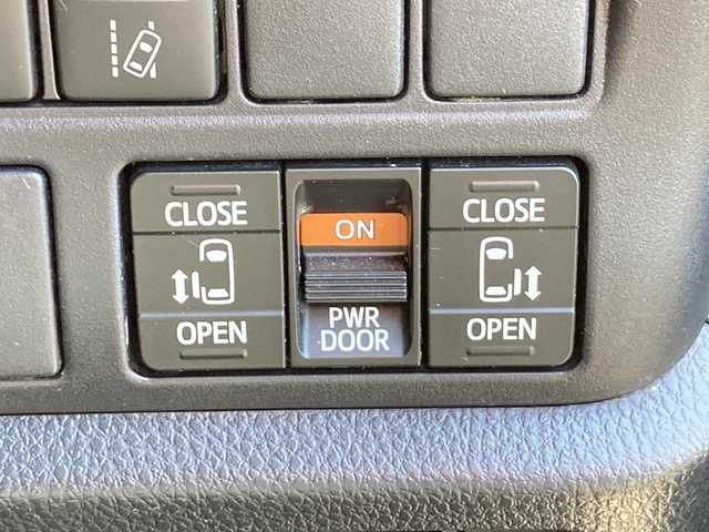 トヨタ ヴォクシー ZS 煌 佐賀県 2018(平30)年 7.5万km ブラック Stradaナビ/ALPINEフリップダウンモニター/プリクラッシュセーフティ/レーンキープアシスト/オートハイビーム/クルーズコントロール/両側パワースライドドア/バックカメラ/アイドリングストップ/ドライブレコーダー/ビルトインETC/プッシュスタート/スマートキー/LEDヘッドライト/フォグライト/純正アルミホイール