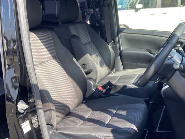 トヨタ ヴォクシー ZS 煌 佐賀県 2018(平30)年 7.5万km ブラック Stradaナビ/ALPINEフリップダウンモニター/プリクラッシュセーフティ/レーンキープアシスト/オートハイビーム/クルーズコントロール/両側パワースライドドア/バックカメラ/アイドリングストップ/ドライブレコーダー/ビルトインETC/プッシュスタート/スマートキー/LEDヘッドライト/フォグライト/純正アルミホイール