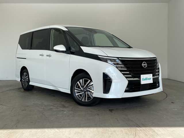 日産 セレナ e－パワー ハイウェイスター V 兵庫県 2025(令7)年 0.1千km プリズムホワイト ・登録済未使用車　距離6Km/・NissanConnectナビゲーションシステム/（フルセグ・BT・USB・Apple Car Play・Android　Auto）/・ETC2.0ユニット（ビルトインタイプ）/・アラウンドビューモニター/・ドライブレコーダー（前後セット）/・プロパイロット/・プロパイロット緊急停止支援システム（SOSコール機能付）/・後席専用モニター/・ヒルスタートアシスト/・インテリジェントエマージェンシーブレーキ/・インテリジェント前方衝突予測警報/・衝突回避ステアリングアシスト/・車線逸脱防止支援システム/・車線逸脱警報/・後側方車両検知警報/・後側方衝突防止支援システム/・ふらつき警報/・踏み間違い衝突防止アシスト/・標識検知機能/・車両接近通知装置/・エマージェンシーストップシグナル/・デジタルインナーミラー/・革巻きステアリング/・ステアリングスイッチ/・先行者発進お知らせ/・前後クリアランスソナー/・合皮＆ファブリックコンビシート/・両側パワースライドドア/・置くだけ充電/・LEDヘッドライト/・オートマチックハイビーム/・純正16インチアルミホイール