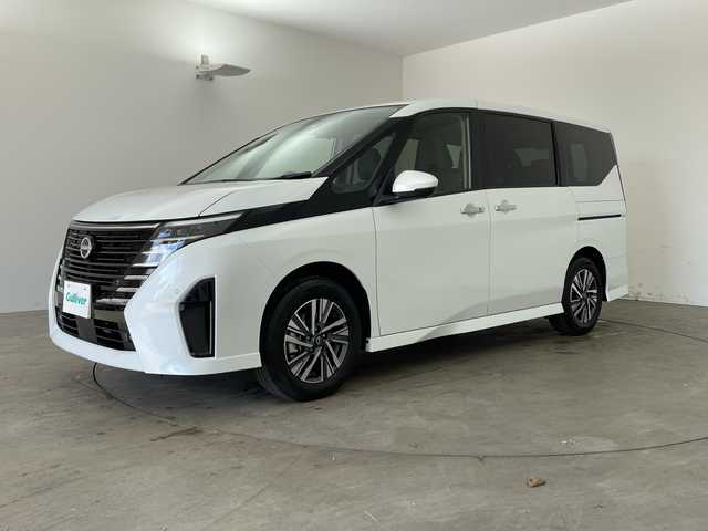 日産 セレナ e－パワー ハイウェイスター V 兵庫県 2025(令7)年 0.1千km プリズムホワイト ・登録済未使用車　距離6Km/・NissanConnectナビゲーションシステム/（フルセグ・BT・USB・Apple Car Play・Android　Auto）/・ETC2.0ユニット（ビルトインタイプ）/・アラウンドビューモニター/・ドライブレコーダー（前後セット）/・プロパイロット/・プロパイロット緊急停止支援システム（SOSコール機能付）/・後席専用モニター/・ヒルスタートアシスト/・インテリジェントエマージェンシーブレーキ/・インテリジェント前方衝突予測警報/・衝突回避ステアリングアシスト/・車線逸脱防止支援システム/・車線逸脱警報/・後側方車両検知警報/・後側方衝突防止支援システム/・ふらつき警報/・踏み間違い衝突防止アシスト/・標識検知機能/・車両接近通知装置/・エマージェンシーストップシグナル/・デジタルインナーミラー/・革巻きステアリング/・ステアリングスイッチ/・先行者発進お知らせ/・前後クリアランスソナー/・合皮＆ファブリックコンビシート/・両側パワースライドドア/・置くだけ充電/・LEDヘッドライト/・オートマチックハイビーム/・純正16インチアルミホイール