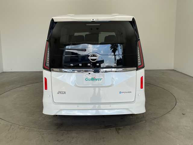 日産 セレナ e－パワー ハイウェイスター V 兵庫県 2025(令7)年 0.1千km プリズムホワイト ・登録済未使用車　距離6Km/・NissanConnectナビゲーションシステム/（フルセグ・BT・USB・Apple Car Play・Android　Auto）/・ETC2.0ユニット（ビルトインタイプ）/・アラウンドビューモニター/・ドライブレコーダー（前後セット）/・プロパイロット/・プロパイロット緊急停止支援システム（SOSコール機能付）/・後席専用モニター/・ヒルスタートアシスト/・インテリジェントエマージェンシーブレーキ/・インテリジェント前方衝突予測警報/・衝突回避ステアリングアシスト/・車線逸脱防止支援システム/・車線逸脱警報/・後側方車両検知警報/・後側方衝突防止支援システム/・ふらつき警報/・踏み間違い衝突防止アシスト/・標識検知機能/・車両接近通知装置/・エマージェンシーストップシグナル/・デジタルインナーミラー/・革巻きステアリング/・ステアリングスイッチ/・先行者発進お知らせ/・前後クリアランスソナー/・合皮＆ファブリックコンビシート/・両側パワースライドドア/・置くだけ充電/・LEDヘッドライト/・オートマチックハイビーム/・純正16インチアルミホイール