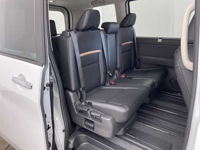 日産 セレナ e－パワー ハイウェイスター V 兵庫県 2025(令7)年 0.1千km プリズムホワイト ・登録済未使用車　距離6Km/・NissanConnectナビゲーションシステム/（フルセグ・BT・USB・Apple Car Play・Android　Auto）/・ETC2.0ユニット（ビルトインタイプ）/・アラウンドビューモニター/・ドライブレコーダー（前後セット）/・プロパイロット/・プロパイロット緊急停止支援システム（SOSコール機能付）/・後席専用モニター/・ヒルスタートアシスト/・インテリジェントエマージェンシーブレーキ/・インテリジェント前方衝突予測警報/・衝突回避ステアリングアシスト/・車線逸脱防止支援システム/・車線逸脱警報/・後側方車両検知警報/・後側方衝突防止支援システム/・ふらつき警報/・踏み間違い衝突防止アシスト/・標識検知機能/・車両接近通知装置/・エマージェンシーストップシグナル/・デジタルインナーミラー/・革巻きステアリング/・ステアリングスイッチ/・先行者発進お知らせ/・前後クリアランスソナー/・合皮＆ファブリックコンビシート/・両側パワースライドドア/・置くだけ充電/・LEDヘッドライト/・オートマチックハイビーム/・純正16インチアルミホイール