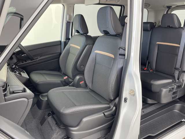 日産 セレナ e－パワー ハイウェイスター V 兵庫県 2025(令7)年 0.1千km プリズムホワイト ・登録済未使用車　距離6Km/・NissanConnectナビゲーションシステム/（フルセグ・BT・USB・Apple Car Play・Android　Auto）/・ETC2.0ユニット（ビルトインタイプ）/・アラウンドビューモニター/・ドライブレコーダー（前後セット）/・プロパイロット/・プロパイロット緊急停止支援システム（SOSコール機能付）/・後席専用モニター/・ヒルスタートアシスト/・インテリジェントエマージェンシーブレーキ/・インテリジェント前方衝突予測警報/・衝突回避ステアリングアシスト/・車線逸脱防止支援システム/・車線逸脱警報/・後側方車両検知警報/・後側方衝突防止支援システム/・ふらつき警報/・踏み間違い衝突防止アシスト/・標識検知機能/・車両接近通知装置/・エマージェンシーストップシグナル/・デジタルインナーミラー/・革巻きステアリング/・ステアリングスイッチ/・先行者発進お知らせ/・前後クリアランスソナー/・合皮＆ファブリックコンビシート/・両側パワースライドドア/・置くだけ充電/・LEDヘッドライト/・オートマチックハイビーム/・純正16インチアルミホイール