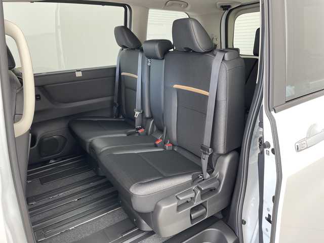 日産 セレナ e－パワー ハイウェイスター V 兵庫県 2025(令7)年 0.1千km プリズムホワイト ・登録済未使用車　距離6Km/・NissanConnectナビゲーションシステム/（フルセグ・BT・USB・Apple Car Play・Android　Auto）/・ETC2.0ユニット（ビルトインタイプ）/・アラウンドビューモニター/・ドライブレコーダー（前後セット）/・プロパイロット/・プロパイロット緊急停止支援システム（SOSコール機能付）/・後席専用モニター/・ヒルスタートアシスト/・インテリジェントエマージェンシーブレーキ/・インテリジェント前方衝突予測警報/・衝突回避ステアリングアシスト/・車線逸脱防止支援システム/・車線逸脱警報/・後側方車両検知警報/・後側方衝突防止支援システム/・ふらつき警報/・踏み間違い衝突防止アシスト/・標識検知機能/・車両接近通知装置/・エマージェンシーストップシグナル/・デジタルインナーミラー/・革巻きステアリング/・ステアリングスイッチ/・先行者発進お知らせ/・前後クリアランスソナー/・合皮＆ファブリックコンビシート/・両側パワースライドドア/・置くだけ充電/・LEDヘッドライト/・オートマチックハイビーム/・純正16インチアルミホイール