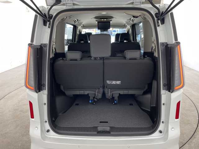 日産 セレナ e－パワー ハイウェイスター V 兵庫県 2025(令7)年 0.1千km プリズムホワイト ・登録済未使用車　距離6Km/・NissanConnectナビゲーションシステム/（フルセグ・BT・USB・Apple Car Play・Android　Auto）/・ETC2.0ユニット（ビルトインタイプ）/・アラウンドビューモニター/・ドライブレコーダー（前後セット）/・プロパイロット/・プロパイロット緊急停止支援システム（SOSコール機能付）/・後席専用モニター/・ヒルスタートアシスト/・インテリジェントエマージェンシーブレーキ/・インテリジェント前方衝突予測警報/・衝突回避ステアリングアシスト/・車線逸脱防止支援システム/・車線逸脱警報/・後側方車両検知警報/・後側方衝突防止支援システム/・ふらつき警報/・踏み間違い衝突防止アシスト/・標識検知機能/・車両接近通知装置/・エマージェンシーストップシグナル/・デジタルインナーミラー/・革巻きステアリング/・ステアリングスイッチ/・先行者発進お知らせ/・前後クリアランスソナー/・合皮＆ファブリックコンビシート/・両側パワースライドドア/・置くだけ充電/・LEDヘッドライト/・オートマチックハイビーム/・純正16インチアルミホイール