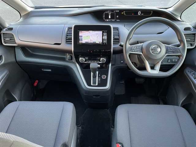 日産 セレナ X VセレクションⅡ 道央・札幌 2019(平31)年 6.1万km ブリリアントホワイトパール 2トーン 登録時走行距離60249km/ワンオーナー/　４　W　D　/寒冷地仕様/社外ナビ（CD/DVD/FM/AM/SD/BT/USB)/フルセグ（走行中視聴可能）/バックカメラ/ウィンカーミラー/クルーズコントロール（追従走行なし）/ドアバイザー/プッシュスタート/両側パワースライドドア/３列シート/ドライブレコーダー（前方）/ウォークスルー/純正フロアマット/横滑り防止装置/オートライト/衝突軽減ブレーキ/ステアリングスイッチ/イルミネーションコントロール/ヘッドライトレベライザー/ワイパー間欠時間コントローラー/ECOスイッチ/電動格納ミラー/バニティミラー/積込夏タイヤ/（社外AW/195/65/R15/22年製/溝6mm）