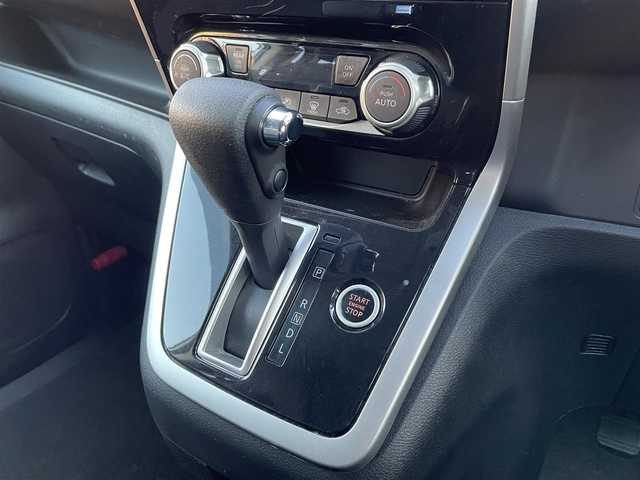 日産 セレナ X VセレクションⅡ 道央・札幌 2019(平31)年 6.1万km ブリリアントホワイトパール 2トーン 登録時走行距離60249km/ワンオーナー/　４　W　D　/寒冷地仕様/社外ナビ（CD/DVD/FM/AM/SD/BT/USB)/フルセグ（走行中視聴可能）/バックカメラ/ウィンカーミラー/クルーズコントロール（追従走行なし）/ドアバイザー/プッシュスタート/両側パワースライドドア/３列シート/ドライブレコーダー（前方）/ウォークスルー/純正フロアマット/横滑り防止装置/オートライト/衝突軽減ブレーキ/ステアリングスイッチ/イルミネーションコントロール/ヘッドライトレベライザー/ワイパー間欠時間コントローラー/ECOスイッチ/電動格納ミラー/バニティミラー/積込夏タイヤ/（社外AW/195/65/R15/22年製/溝6mm）