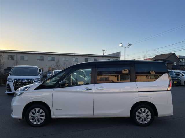 日産 セレナ X VセレクションⅡ 道央・札幌 2019(平31)年 6.1万km ブリリアントホワイトパール 2トーン 登録時走行距離60249km/ワンオーナー/　４　W　D　/寒冷地仕様/社外ナビ（CD/DVD/FM/AM/SD/BT/USB)/フルセグ（走行中視聴可能）/バックカメラ/ウィンカーミラー/クルーズコントロール（追従走行なし）/ドアバイザー/プッシュスタート/両側パワースライドドア/３列シート/ドライブレコーダー（前方）/ウォークスルー/純正フロアマット/横滑り防止装置/オートライト/衝突軽減ブレーキ/ステアリングスイッチ/イルミネーションコントロール/ヘッドライトレベライザー/ワイパー間欠時間コントローラー/ECOスイッチ/電動格納ミラー/バニティミラー/積込夏タイヤ/（社外AW/195/65/R15/22年製/溝6mm）