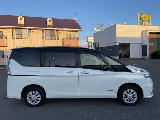 日産 セレナ X VセレクションⅡ 道央・札幌 2019(平31)年 6.1万km ブリリアントホワイトパール 2トーン 登録時走行距離60249km/ワンオーナー/　４　W　D　/寒冷地仕様/社外ナビ（CD/DVD/FM/AM/SD/BT/USB)/フルセグ（走行中視聴可能）/バックカメラ/ウィンカーミラー/クルーズコントロール（追従走行なし）/ドアバイザー/プッシュスタート/両側パワースライドドア/３列シート/ドライブレコーダー（前方）/ウォークスルー/純正フロアマット/横滑り防止装置/オートライト/衝突軽減ブレーキ/ステアリングスイッチ/イルミネーションコントロール/ヘッドライトレベライザー/ワイパー間欠時間コントローラー/ECOスイッチ/電動格納ミラー/バニティミラー/積込夏タイヤ/（社外AW/195/65/R15/22年製/溝6mm）