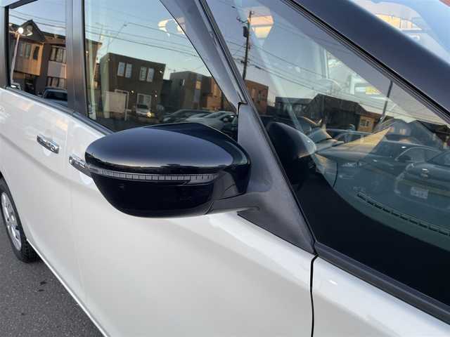 日産 セレナ X VセレクションⅡ 道央・札幌 2019(平31)年 6.1万km ブリリアントホワイトパール 2トーン 登録時走行距離60249km/ワンオーナー/　４　W　D　/寒冷地仕様/社外ナビ（CD/DVD/FM/AM/SD/BT/USB)/フルセグ（走行中視聴可能）/バックカメラ/ウィンカーミラー/クルーズコントロール（追従走行なし）/ドアバイザー/プッシュスタート/両側パワースライドドア/３列シート/ドライブレコーダー（前方）/ウォークスルー/純正フロアマット/横滑り防止装置/オートライト/衝突軽減ブレーキ/ステアリングスイッチ/イルミネーションコントロール/ヘッドライトレベライザー/ワイパー間欠時間コントローラー/ECOスイッチ/電動格納ミラー/バニティミラー/積込夏タイヤ/（社外AW/195/65/R15/22年製/溝6mm）