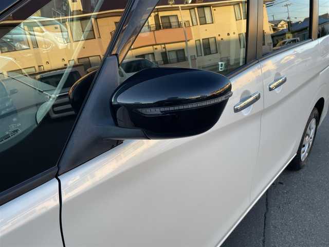 日産 セレナ X VセレクションⅡ 道央・札幌 2019(平31)年 6.1万km ブリリアントホワイトパール 2トーン 登録時走行距離60249km/ワンオーナー/　４　W　D　/寒冷地仕様/社外ナビ（CD/DVD/FM/AM/SD/BT/USB)/フルセグ（走行中視聴可能）/バックカメラ/ウィンカーミラー/クルーズコントロール（追従走行なし）/ドアバイザー/プッシュスタート/両側パワースライドドア/３列シート/ドライブレコーダー（前方）/ウォークスルー/純正フロアマット/横滑り防止装置/オートライト/衝突軽減ブレーキ/ステアリングスイッチ/イルミネーションコントロール/ヘッドライトレベライザー/ワイパー間欠時間コントローラー/ECOスイッチ/電動格納ミラー/バニティミラー/積込夏タイヤ/（社外AW/195/65/R15/22年製/溝6mm）