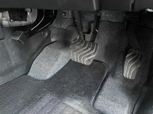 日産 セレナ X VセレクションⅡ 道央・札幌 2019(平31)年 6.1万km ブリリアントホワイトパール 2トーン 登録時走行距離60249km/ワンオーナー/　４　W　D　/寒冷地仕様/社外ナビ（CD/DVD/FM/AM/SD/BT/USB)/フルセグ（走行中視聴可能）/バックカメラ/ウィンカーミラー/クルーズコントロール（追従走行なし）/ドアバイザー/プッシュスタート/両側パワースライドドア/３列シート/ドライブレコーダー（前方）/ウォークスルー/純正フロアマット/横滑り防止装置/オートライト/衝突軽減ブレーキ/ステアリングスイッチ/イルミネーションコントロール/ヘッドライトレベライザー/ワイパー間欠時間コントローラー/ECOスイッチ/電動格納ミラー/バニティミラー/積込夏タイヤ/（社外AW/195/65/R15/22年製/溝6mm）