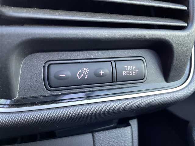 日産 セレナ X VセレクションⅡ 道央・札幌 2019(平31)年 6.1万km ブリリアントホワイトパール 2トーン 登録時走行距離60249km/ワンオーナー/　４　W　D　/寒冷地仕様/社外ナビ（CD/DVD/FM/AM/SD/BT/USB)/フルセグ（走行中視聴可能）/バックカメラ/ウィンカーミラー/クルーズコントロール（追従走行なし）/ドアバイザー/プッシュスタート/両側パワースライドドア/３列シート/ドライブレコーダー（前方）/ウォークスルー/純正フロアマット/横滑り防止装置/オートライト/衝突軽減ブレーキ/ステアリングスイッチ/イルミネーションコントロール/ヘッドライトレベライザー/ワイパー間欠時間コントローラー/ECOスイッチ/電動格納ミラー/バニティミラー/積込夏タイヤ/（社外AW/195/65/R15/22年製/溝6mm）