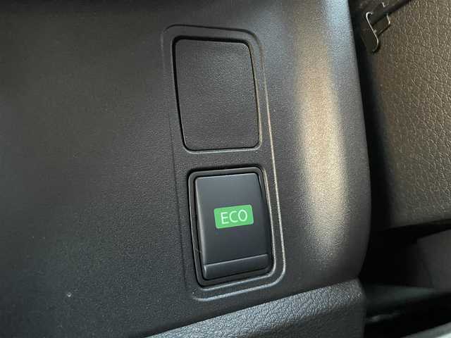 日産 セレナ X VセレクションⅡ 道央・札幌 2019(平31)年 6.1万km ブリリアントホワイトパール 2トーン 登録時走行距離60249km/ワンオーナー/　４　W　D　/寒冷地仕様/社外ナビ（CD/DVD/FM/AM/SD/BT/USB)/フルセグ（走行中視聴可能）/バックカメラ/ウィンカーミラー/クルーズコントロール（追従走行なし）/ドアバイザー/プッシュスタート/両側パワースライドドア/３列シート/ドライブレコーダー（前方）/ウォークスルー/純正フロアマット/横滑り防止装置/オートライト/衝突軽減ブレーキ/ステアリングスイッチ/イルミネーションコントロール/ヘッドライトレベライザー/ワイパー間欠時間コントローラー/ECOスイッチ/電動格納ミラー/バニティミラー/積込夏タイヤ/（社外AW/195/65/R15/22年製/溝6mm）