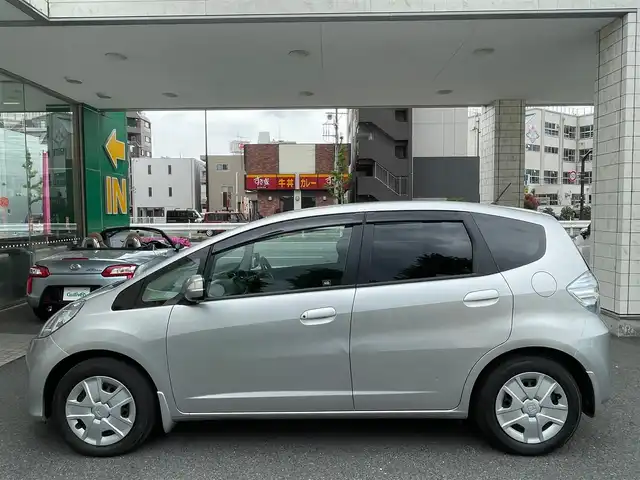 ホンダ フィット ハイブリット スマート セレクション 東京都 2011(平23)年 3万km アラバスターシルバーメタリック ギャザーズHDDナビ/　フルセグTV CD DVD SD/ETC/クルーズコントロール/ドラレコ（前後）/電格ミラー/ウィンカーミラー/オートライト/スペアキー/保証書＆取扱説明書