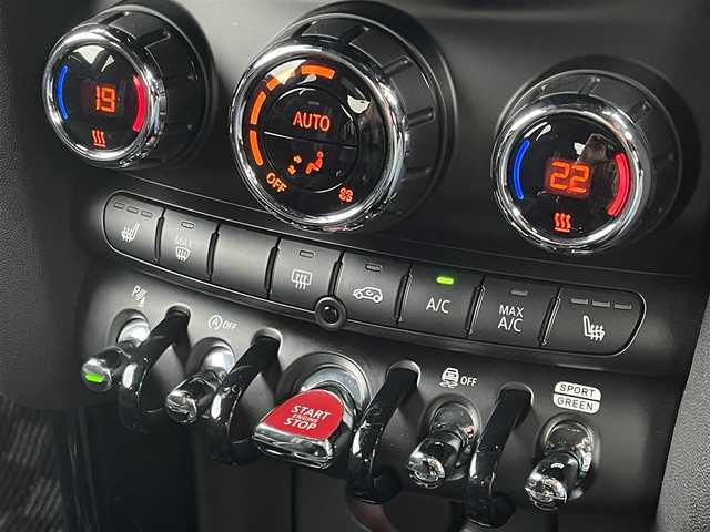 ＭＩＮＩ ミニ ジョンクーパーワークス 静岡県 2018(平30)年 4.7万km ペッパー・ホワイト インテリセーフティ衝突軽減ブレーキ/アクティブクルーズコントロール/ｈａｒｍａｎ／ｋａｒｄｏｎ/ヘッドアップディスプレイ/純正HDDナビBluetooth タッチパネルモニター/バックカメラ/社外インターフェース　フルセグTVチューナー/MINIドライビングMODE/アンビエントライト /シートヒーター /コンフォートアクセス/ドライブレコーダー/ミラー一体型DSRCETC