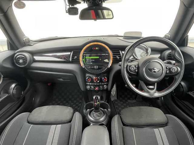 ＭＩＮＩ ミニ ジョンクーパーワークス 静岡県 2018(平30)年 4.7万km ペッパー・ホワイト インテリセーフティ衝突軽減ブレーキ/アクティブクルーズコントロール/ｈａｒｍａｎ／ｋａｒｄｏｎ/ヘッドアップディスプレイ/純正HDDナビBluetooth タッチパネルモニター/バックカメラ/社外インターフェース　フルセグTVチューナー/MINIドライビングMODE/アンビエントライト /シートヒーター /コンフォートアクセス/ドライブレコーダー/ミラー一体型DSRCETC