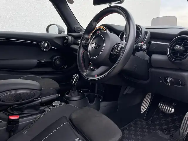 ＭＩＮＩ ミニ ジョンクーパーワークス 静岡県 2018(平30)年 4.7万km ペッパー・ホワイト インテリセーフティ衝突軽減ブレーキ/アクティブクルーズコントロール/ｈａｒｍａｎ／ｋａｒｄｏｎ/ヘッドアップディスプレイ/純正HDDナビBluetooth タッチパネルモニター/バックカメラ/社外インターフェース　フルセグTVチューナー/MINIドライビングMODE/アンビエントライト /シートヒーター /コンフォートアクセス/ドライブレコーダー/ミラー一体型DSRCETC