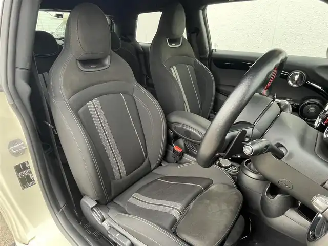 ＭＩＮＩ ミニ ジョンクーパーワークス 静岡県 2018(平30)年 4.7万km ペッパー・ホワイト インテリセーフティ衝突軽減ブレーキ/アクティブクルーズコントロール/ｈａｒｍａｎ／ｋａｒｄｏｎ/ヘッドアップディスプレイ/純正HDDナビBluetooth タッチパネルモニター/バックカメラ/社外インターフェース　フルセグTVチューナー/MINIドライビングMODE/アンビエントライト /シートヒーター /コンフォートアクセス/ドライブレコーダー/ミラー一体型DSRCETC