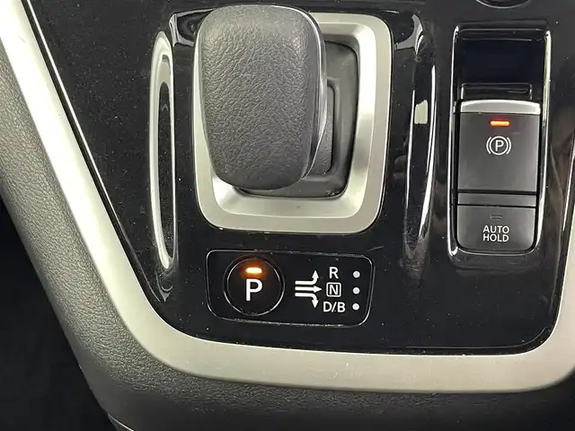 日産 セレナ e－パワー ハイウェイスター V 埼玉県 2018(平30)年 6.4万km ブリリアントホワイトパール アルパイン11インチナビ（BT/AM/FM/CD/DVD）/フルセグTV/プロパイロット/アラウンドビューモニター/レーダークルーズコントロール/衝突軽減システム/横滑り防止装置/レーンキープアシスト/盗難防止装置/前後コーナーセンサー/フリップダウンモニター/両側パワースライドドア/前後ドライブレコーダー/ETC/純正フロアマット/スマートキー