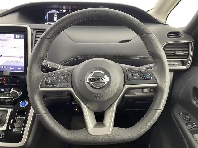 日産 セレナ e－パワー ハイウェイスター V 埼玉県 2018(平30)年 6.4万km ブリリアントホワイトパール アルパイン11インチナビ（BT/AM/FM/CD/DVD）/フルセグTV/プロパイロット/アラウンドビューモニター/レーダークルーズコントロール/衝突軽減システム/横滑り防止装置/レーンキープアシスト/盗難防止装置/前後コーナーセンサー/フリップダウンモニター/両側パワースライドドア/前後ドライブレコーダー/ETC/純正フロアマット/スマートキー