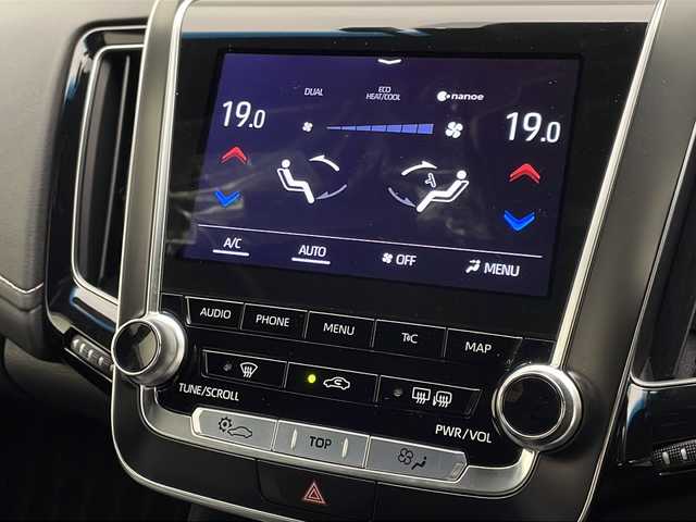 トヨタ クラウン ハイブリッド RS アドバンス 宮崎県 2018(平30)年 1.3万km ホワイトパールクリスタルシャイン 禁煙車/トヨタセーフティセンス/純正9.8型ディスプレイオーディオナビTV/（T-CONNECT/CD/DVD/Bluetooth/フルセグTV)/純正ビルトイン2.0ETC/純正ドライブレコーダー/純正LEDオートライト/純正LEDフォグ/純正18インチアルミ/純正オートアラーム/純正フロアマット/全方位モニター/アダプティブクルーズコントロール/レーンディパーチャーアラート/オートマチックハイビーム/ヘッドアップディスプレイ/ブラインドスポットモニター/クリアランスソナー/パーキングアシスト/置くだけ充電/デジタルインナーミラー/パドルシフト/デュアルオートエアコン（ナノイー）/前席パワーシート/シートヒーター/ステアリングヒーター/パワーチルトステアリング/スマートキー/プッシュエンジンスタート/新車時保証書/取扱い説明書
