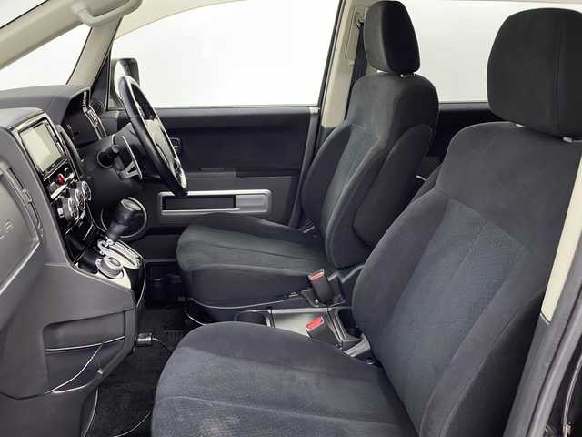 三菱 デリカＤ：５ D－Power package 新潟県 2015(平27)年 6.7万km ダイヤモンドブラックマイカ 4WD/純正ナビ/　　フルセグ/CD/DVD/BT/両側パワースライドドア/クルーズコントロール/LEDオートライト/シートヒーター/純正18インチアルミホイール/パドルシフト/ステアリングスイッチ/リモコンキー/ETC
