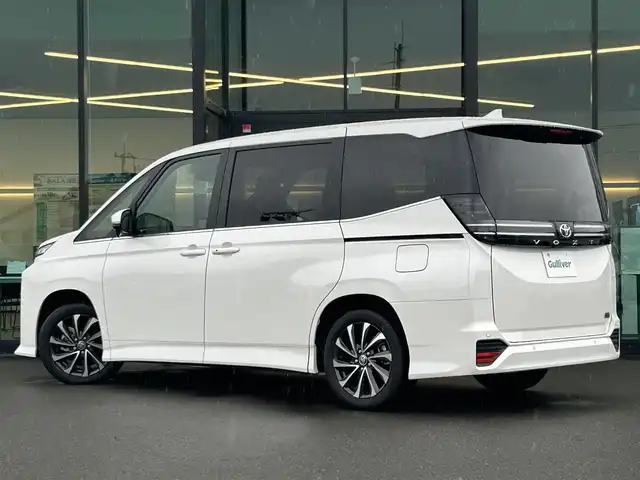 トヨタ ヴォクシー ハイブリッド S－Z 東京都 2025(令7)年 0.1万km未満 ホワイトパールクリスタルシャイン 登録済未使用車/快適利便パッケージHigh/純正10.5インチディスプレイオーディオ/CD/DVDデッキ/HDMIポート/バックカメラ/ビルトインETC2.0/両側パワースライドドア/パワーバックドア/プロジェクター式LEDヘッドライト/ハーフレザーシート/シートヒーター/ハンドルヒーター/AC100V/トヨタセーフティセンス