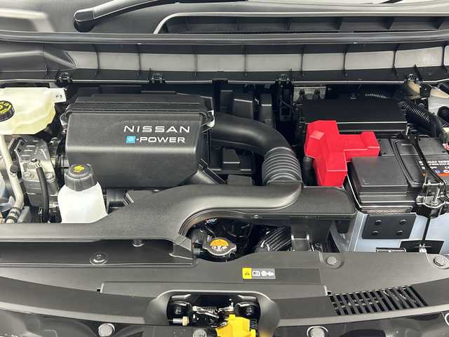 日産 セレナ e－パワー ハイウェイスター V 三重県 2025(令7)年 0.1千km プリズムホワイト 登録済未使用車/登録時走行距離 5km/12.3インチメーカーナビ/AM/FM/BT/HDMI/フルセグTV/USB/純正後席モニター/両側電動ドア/ハーフレザーシート/インテリジェントミラー/純正前後ドライブレコーダー/BSM/ビルトイン2.0ETC/プロパイロット/フォグライト/取説・保証書