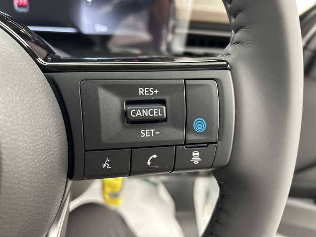 日産 セレナ e－パワー ハイウェイスター V 三重県 2025(令7)年 0.1千km プリズムホワイト 登録済未使用車/登録時走行距離 5km/12.3インチメーカーナビ/AM/FM/BT/HDMI/フルセグTV/USB/純正後席モニター/両側電動ドア/ハーフレザーシート/インテリジェントミラー/純正前後ドライブレコーダー/BSM/ビルトイン2.0ETC/プロパイロット/フォグライト/取説・保証書