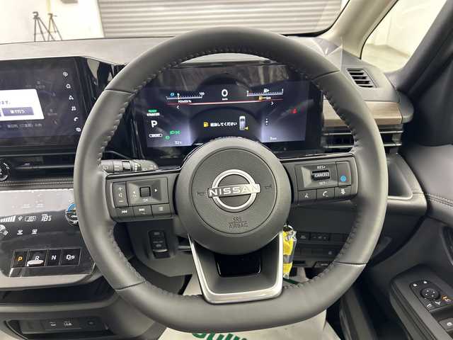 日産 セレナ e－パワー ハイウェイスター V 三重県 2025(令7)年 0.1千km プリズムホワイト 登録済未使用車/登録時走行距離 5km/12.3インチメーカーナビ/AM/FM/BT/HDMI/フルセグTV/USB/純正後席モニター/両側電動ドア/ハーフレザーシート/インテリジェントミラー/純正前後ドライブレコーダー/BSM/ビルトイン2.0ETC/プロパイロット/フォグライト/取説・保証書