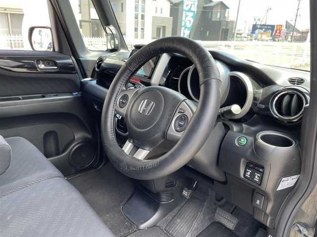 ホンダ Ｎ ＢＯＸ カスタム G ターボパッケージ 三重県 2012(平24)年 12.4万km クリスタルブラックパール 登録時124082km/Strade７インチSDナビ/フルセグ・CD/DVD・HDD・SD・Bluetooth・AM/FM/両側パワースライドドア/パドルシフト/クルーズコントロール/アイドリングストップ/バックカメラ/AUTOライト/革巻きステアリング/ETC/純正フロアマット/純正１５インチアルミホイール/スマートキー/プッシュスタート/スペアキー